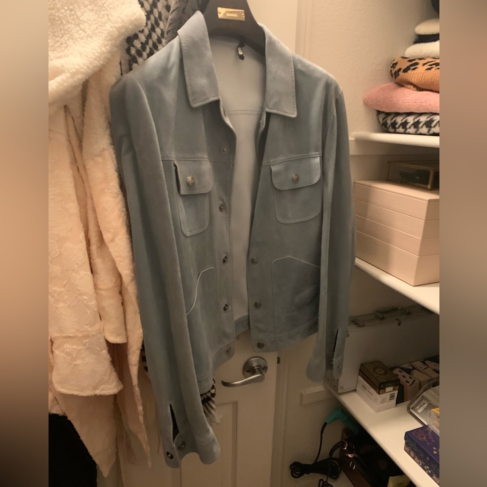 Authentic Tom Ford jacket only worn 3 times newly dry cleaned.